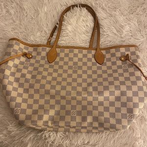 Louis Vuitton 
Damier Azur Neverfull MM